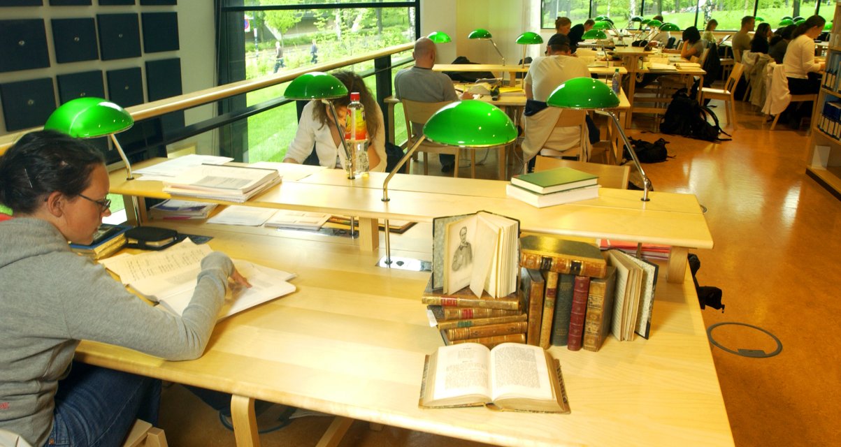 blindis_samling av bøker på biblioteket_2 Article Image