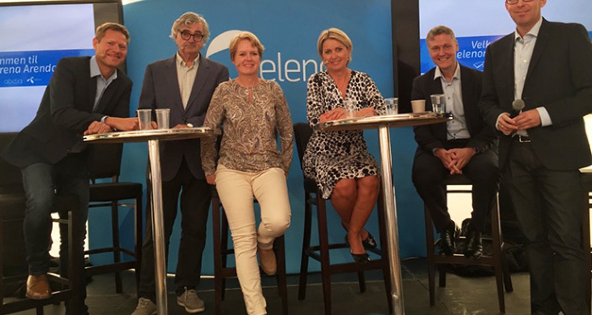 arendalsuka_2016_debatt.jpg F.v. Sveinung Skule, Petter Aaslestad, Marianne Aasen, Kristin Vinje, Bjørn Taale Sandberg og Håkon Haugli.