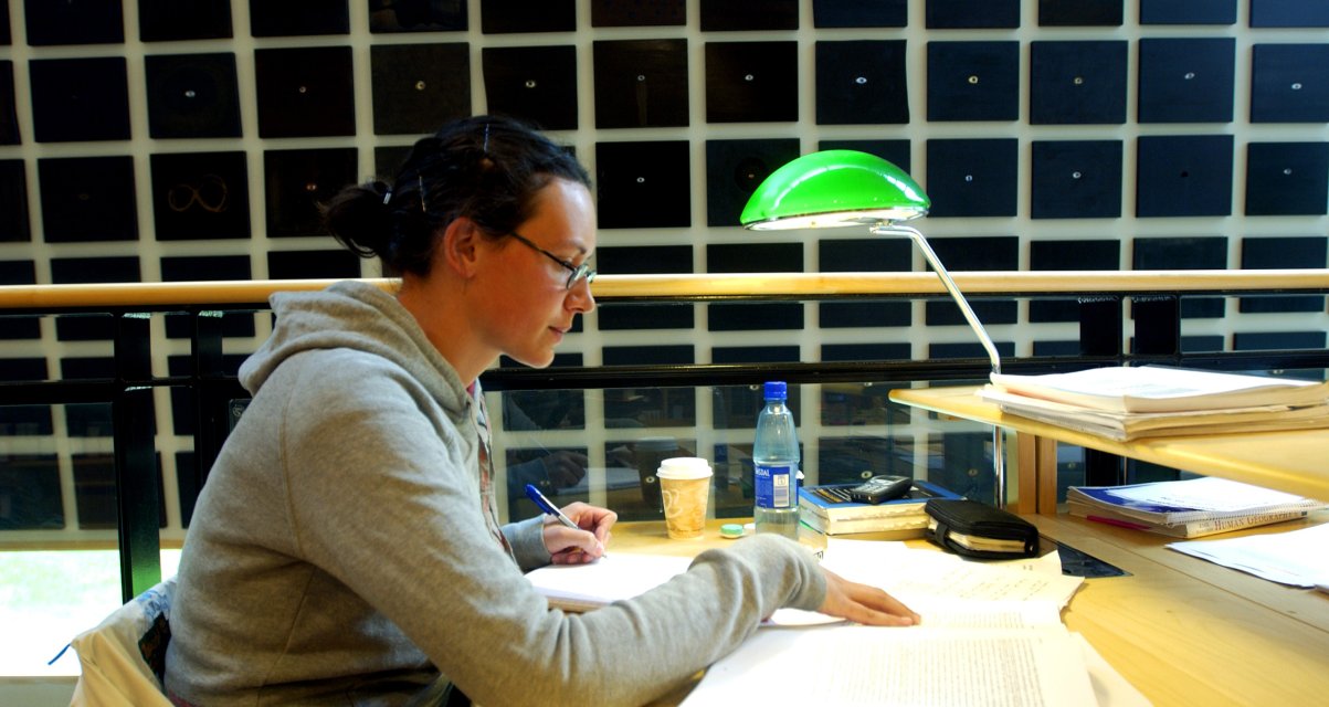 blindis_student som noterer Article Image